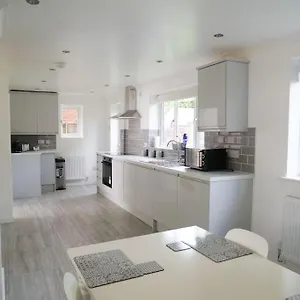 Cosy Four Bed With En-suite Near To Nec Airport And The Birmingham